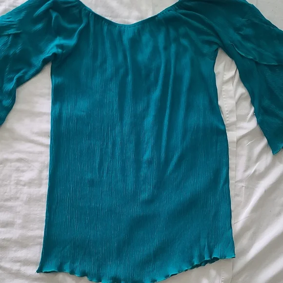 Emerald green crepe lettuce hem top urban mangoz medium - Picture 3 of 8